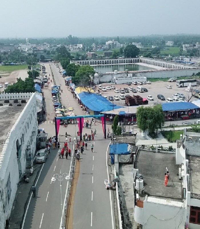Panvel Sector 5_a city street filled with lots of traffic